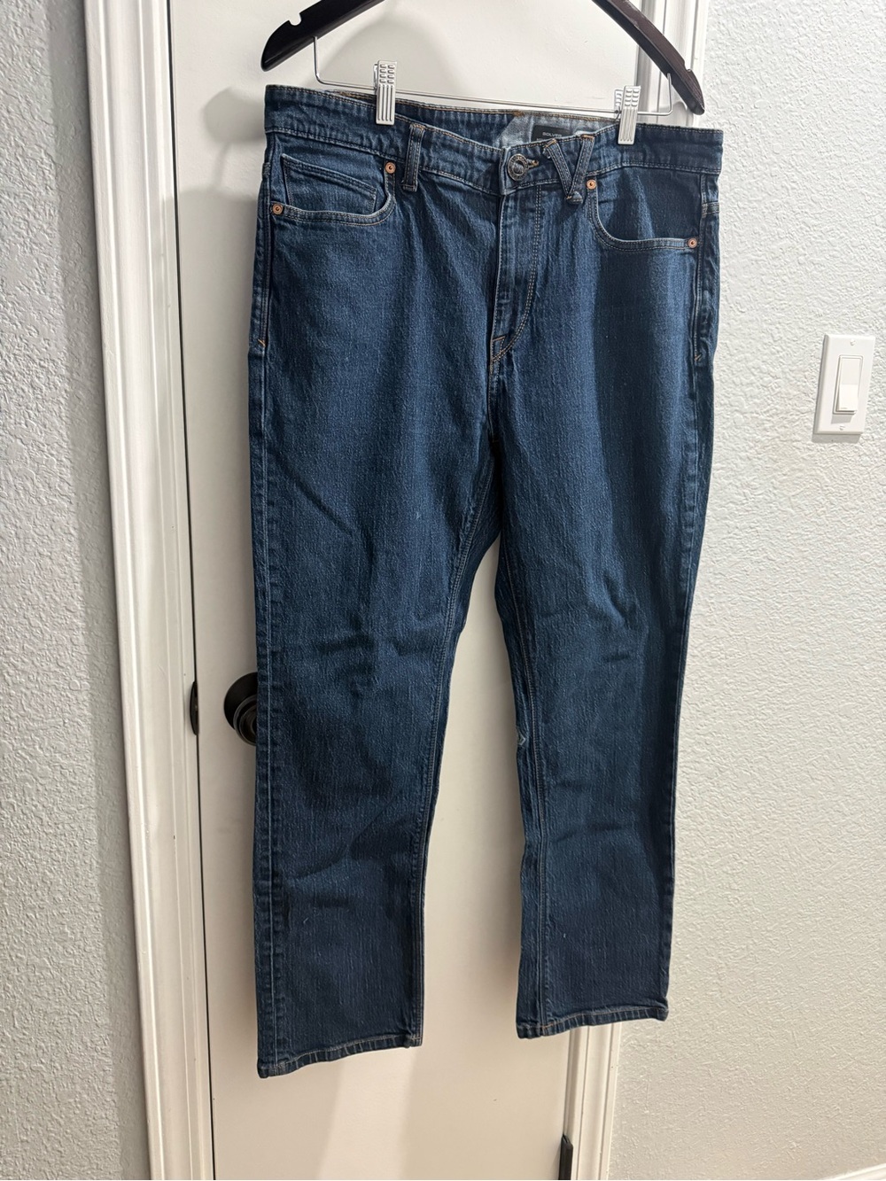 Volcom Solver Modern Straight Jeans - Men's Size 34x31 - Dark Wash Denim